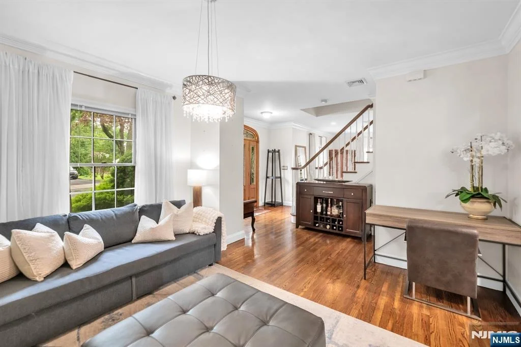 Photo of 1025 Maple