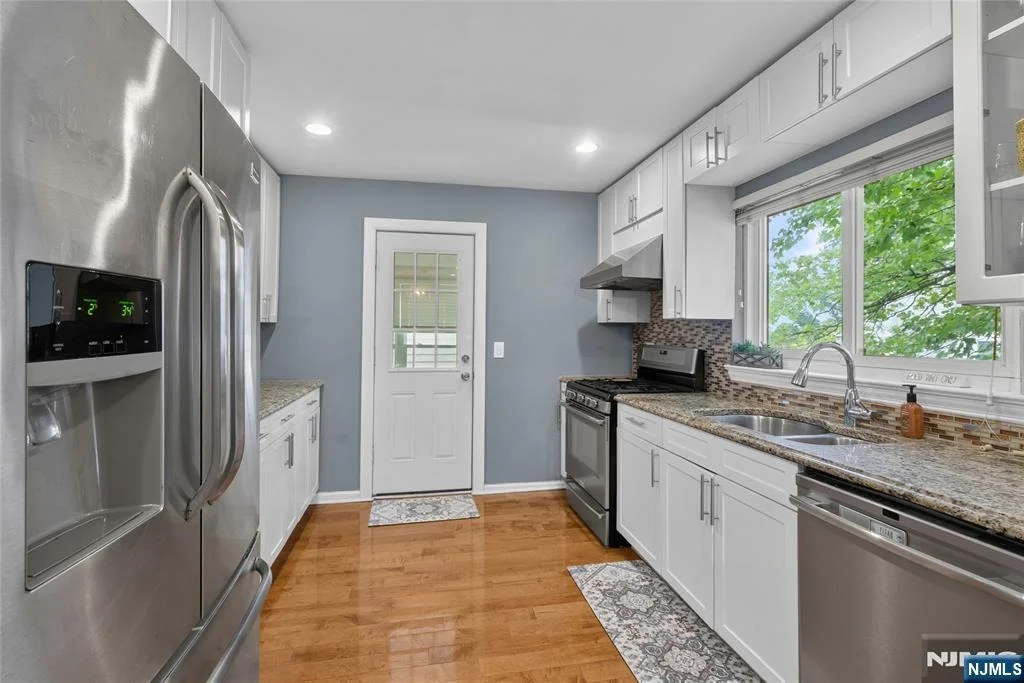 Photo of 8 Oak Crest