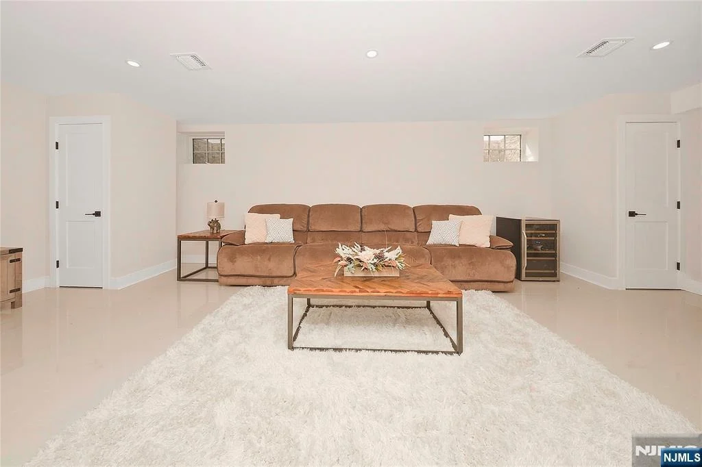 Photo of 66 Knollwood