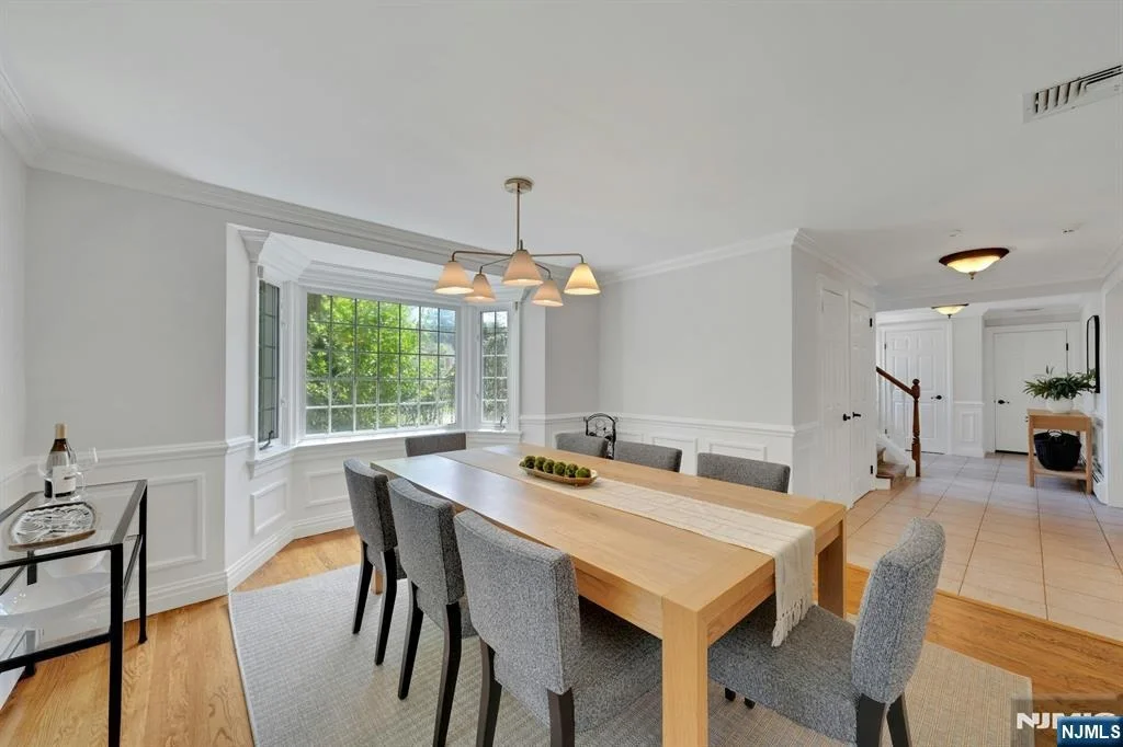 Photo of 140 Boulevard