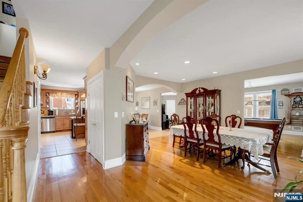 Photo of 395 Wood Ridge