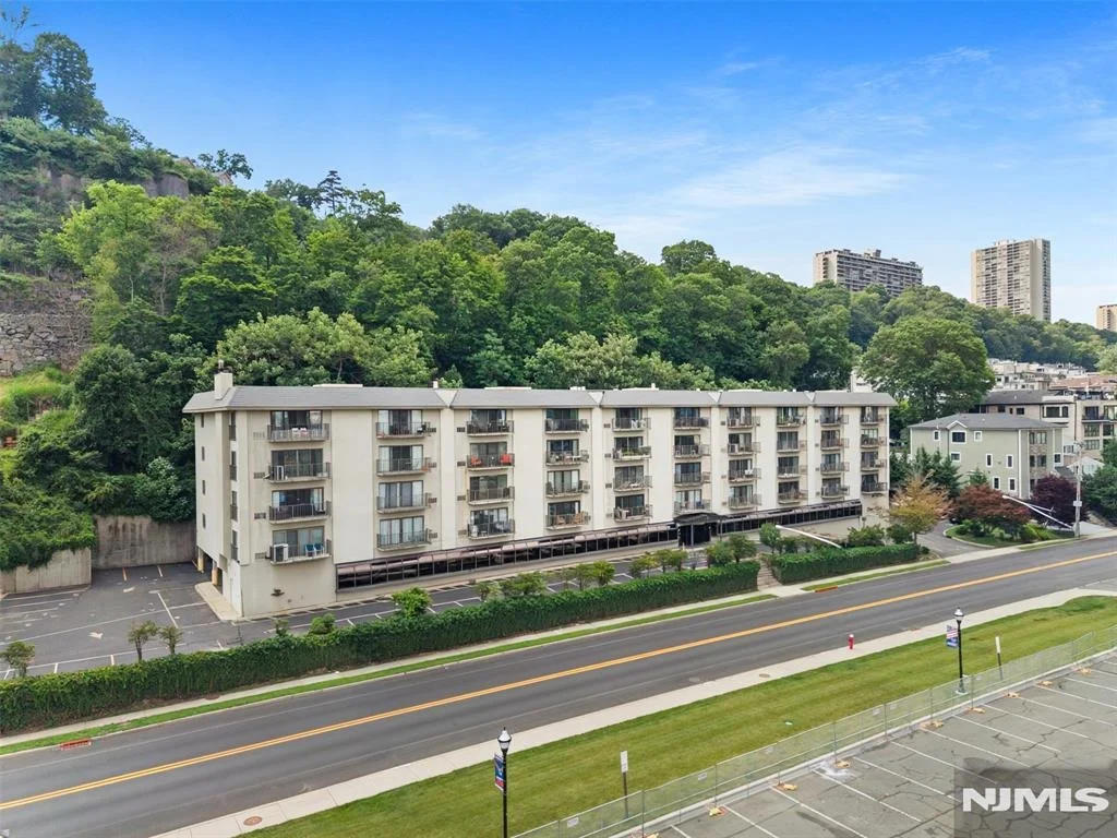 Photo of 1150 River