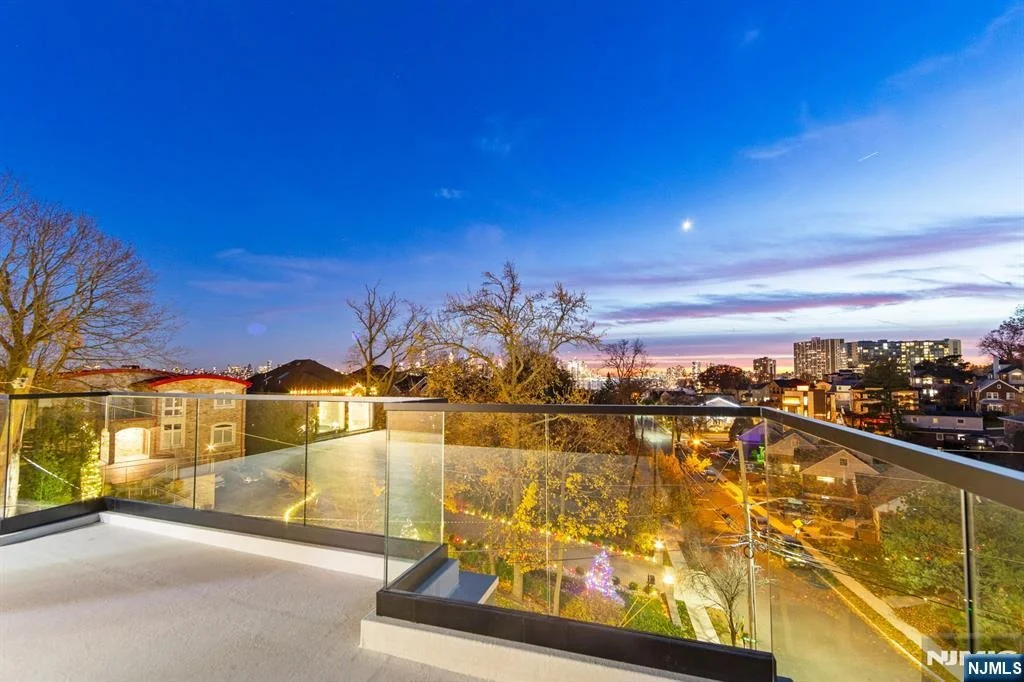 Photo of 61 Edgewater