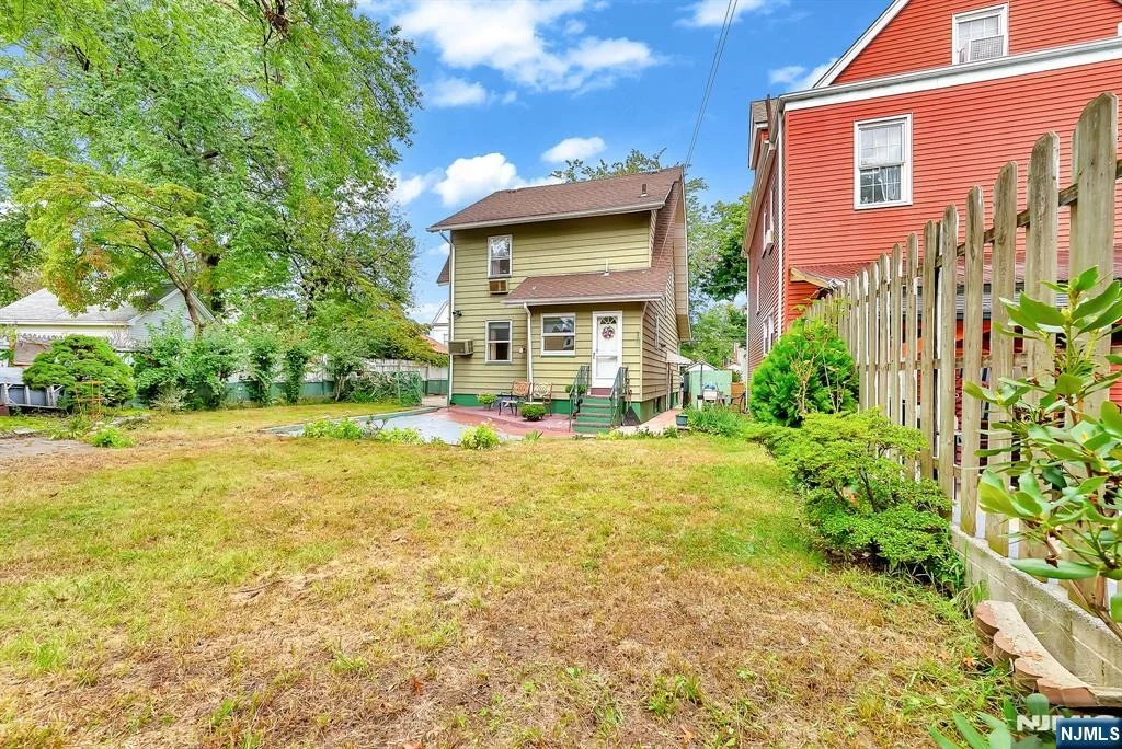 Photo of 9 Halcyon