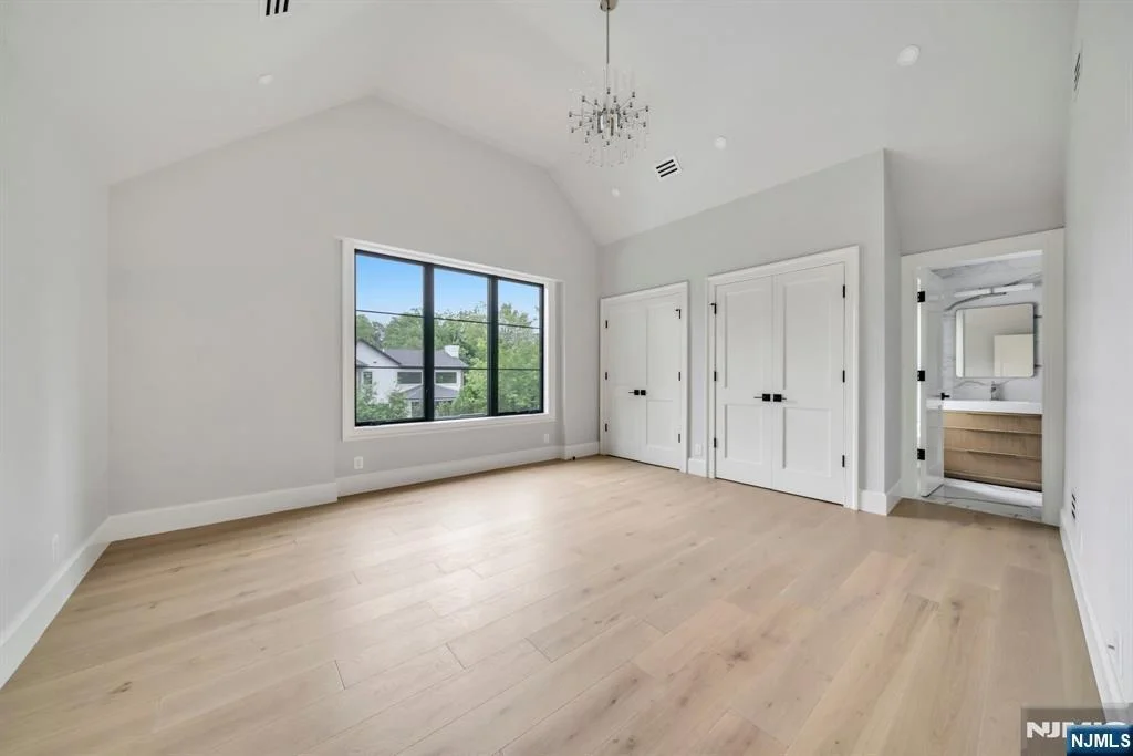 Photo of 16 Donnybrook