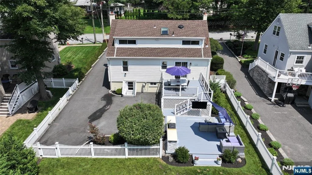 Photo of 33 Beverly