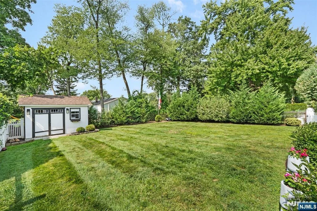 Photo of 33 Beverly
