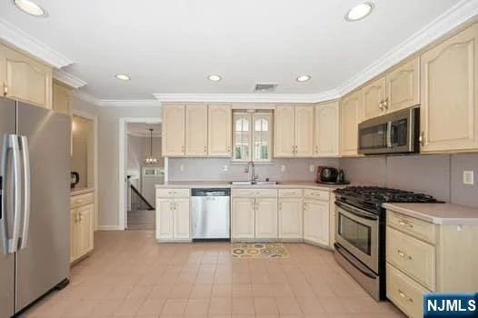 Photo of 376 Lakeview