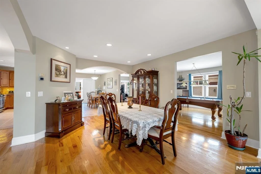 Photo of 395 Wood Ridge