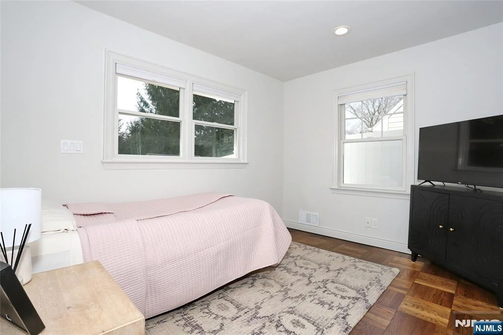 Photo of 34 Charles