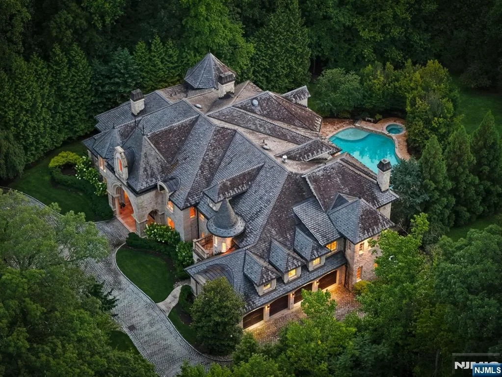 Photo of 7 Buckingham