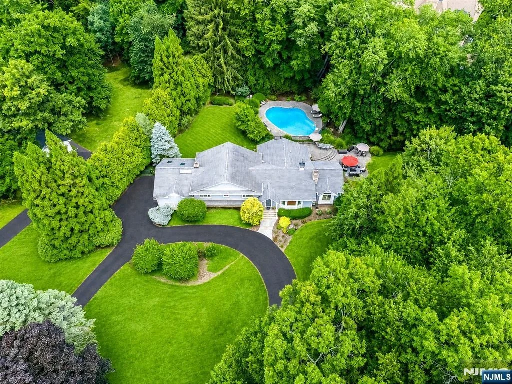 Photo of 9 Pinehill
