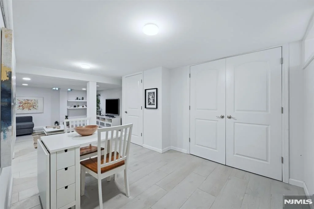 Photo of 647-649 Devon