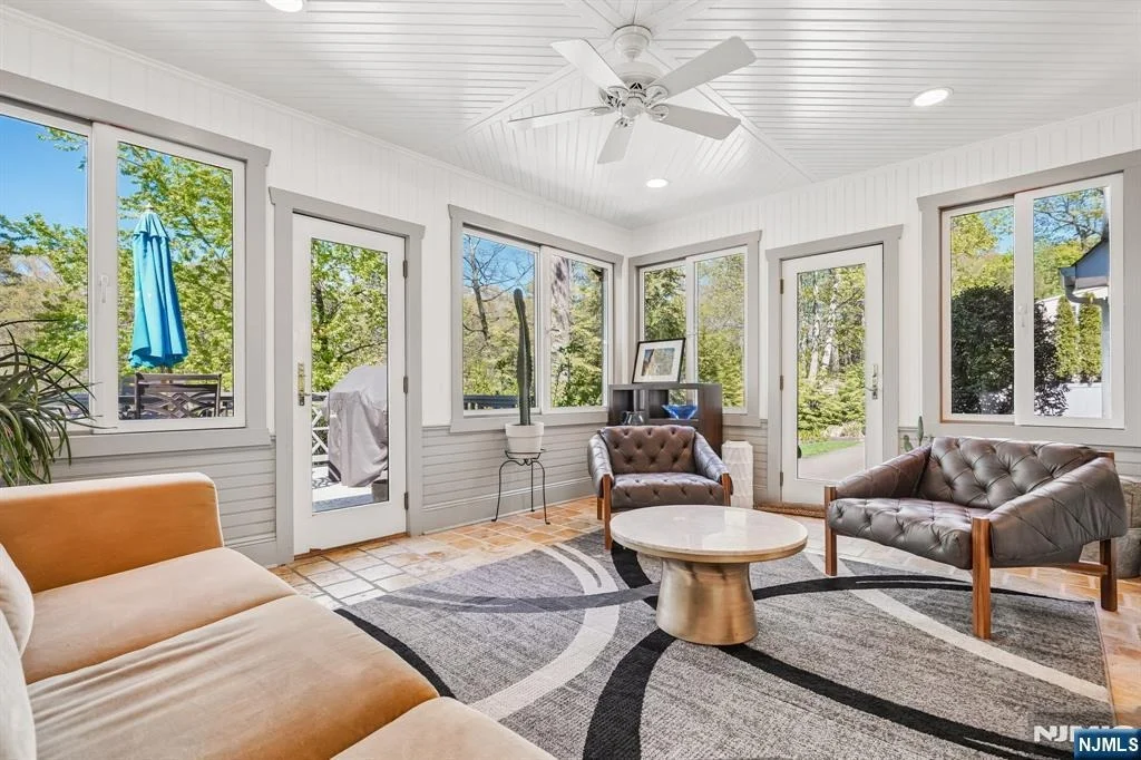 Photo of 372 Lakeview