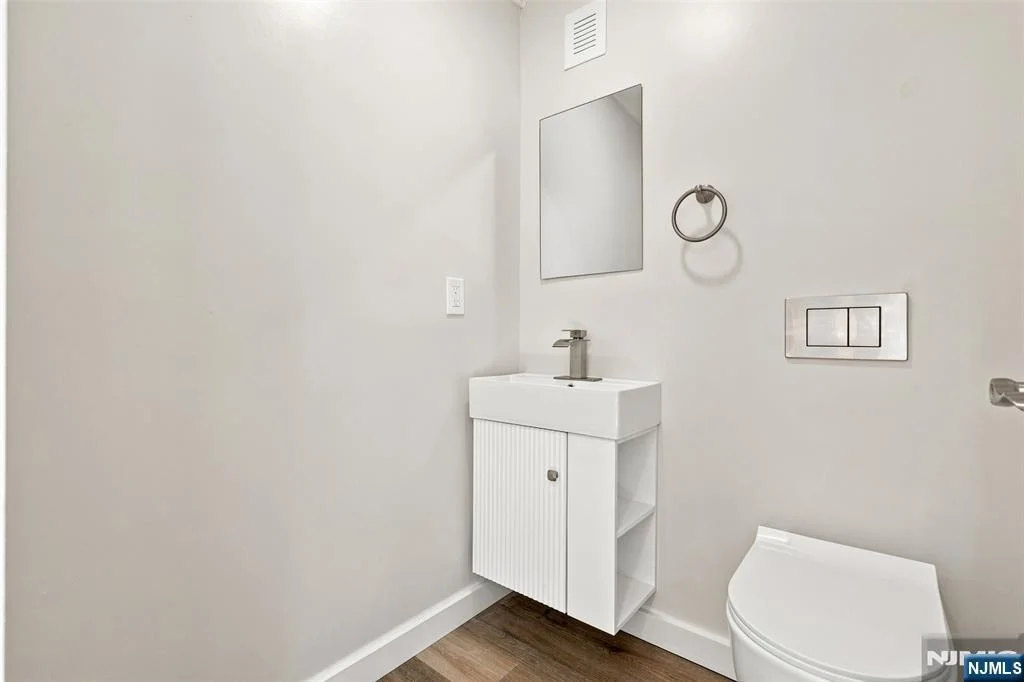 Photo of 33 Mohawk