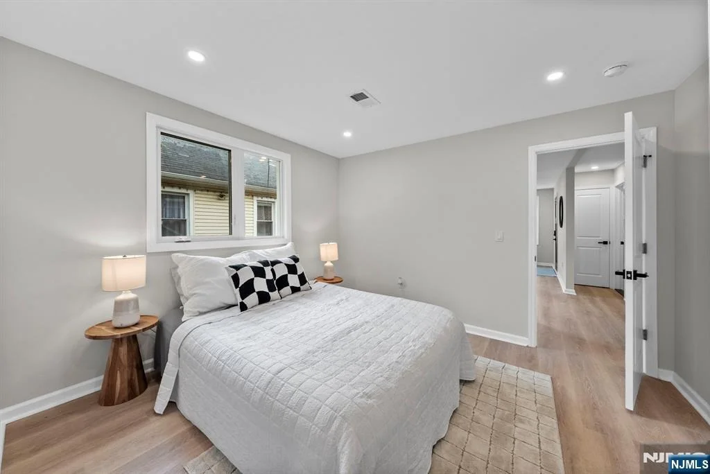 Photo of 484 Sylvan