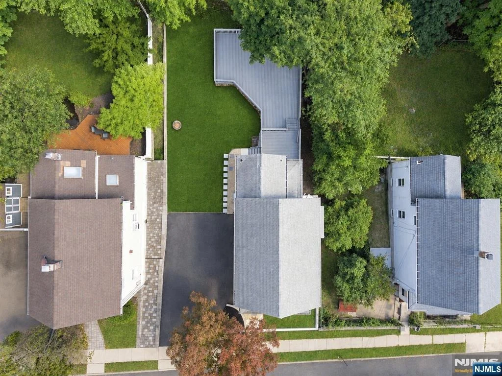 Photo of 33 Mohawk
