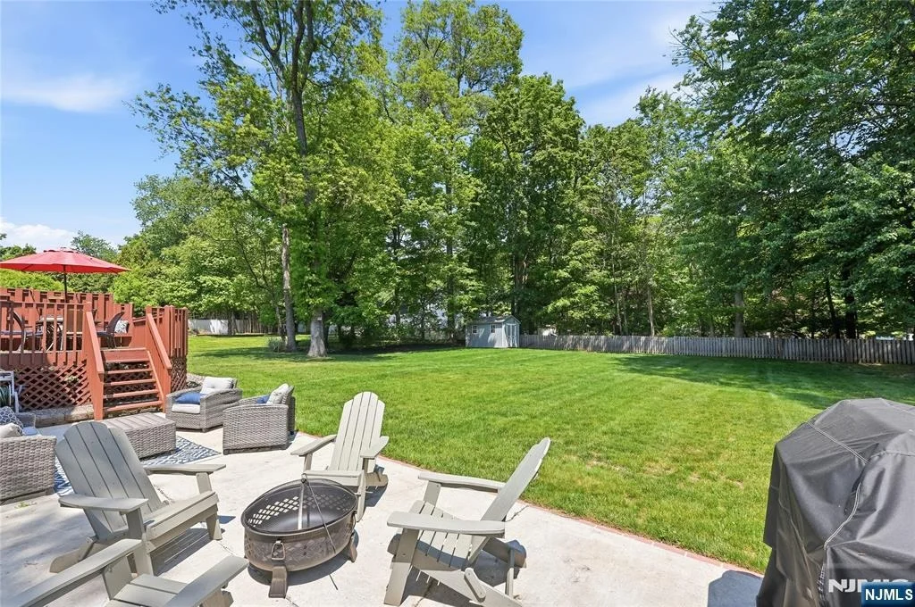 Photo of 77 White Pond