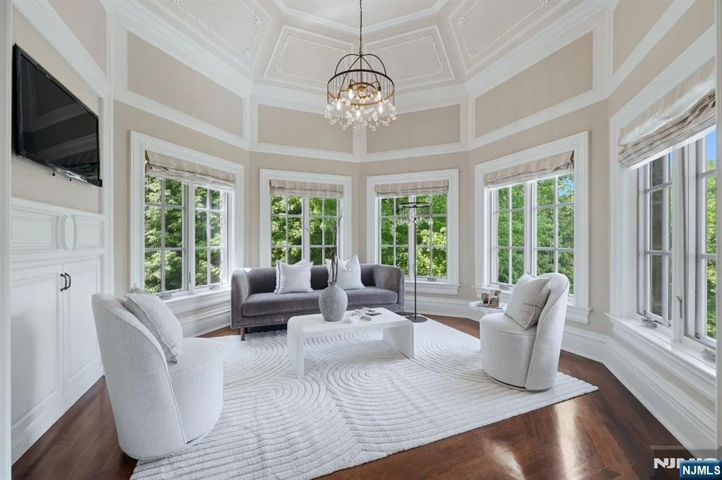 Photo of 7 Buckingham