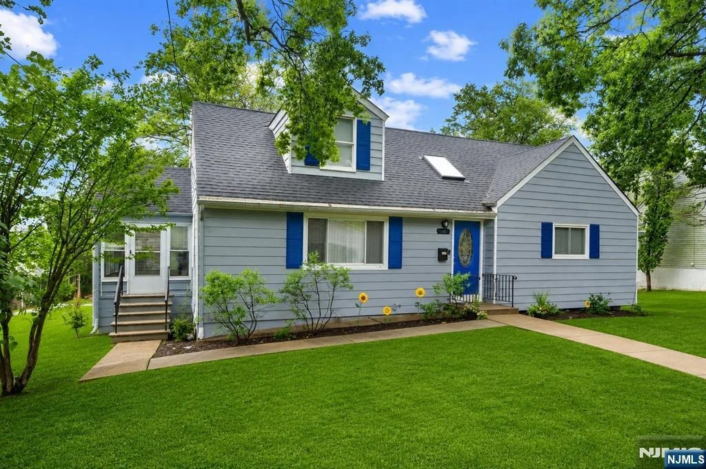 Photo of 8 Oak Crest