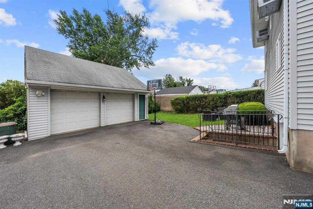 Photo of 101 Maple Hill