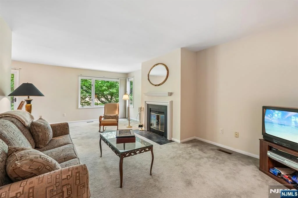 Photo of 220 Mountain View