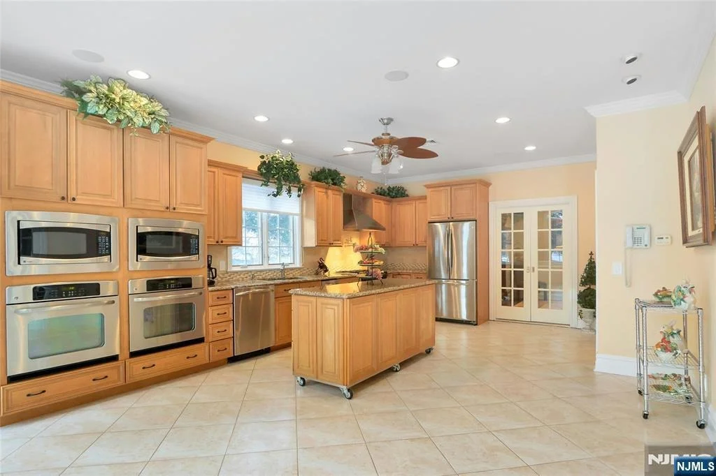 Photo of 457 Devonshire