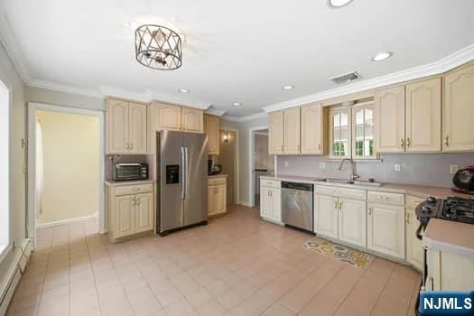 Photo of 376 Lakeview
