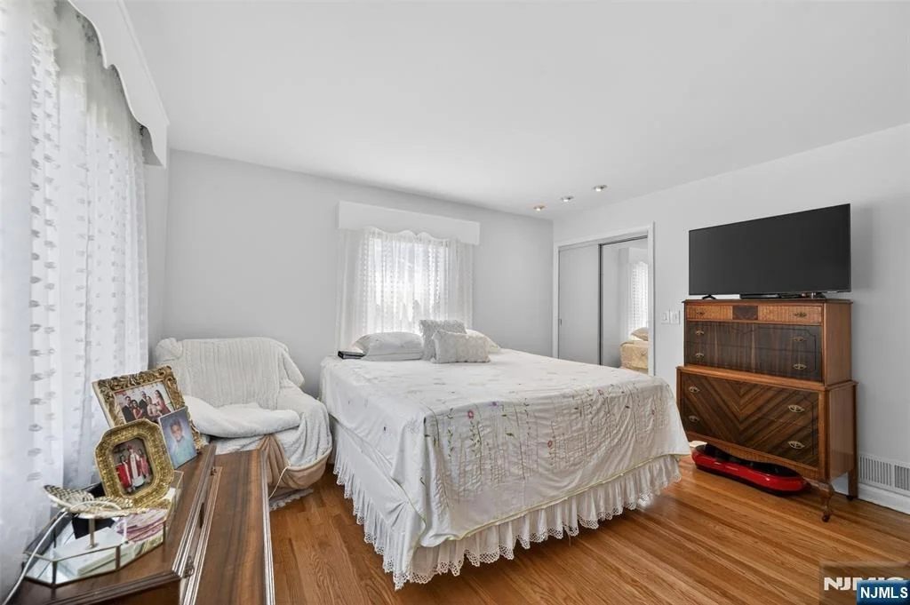 Photo of 413 Maple Hill