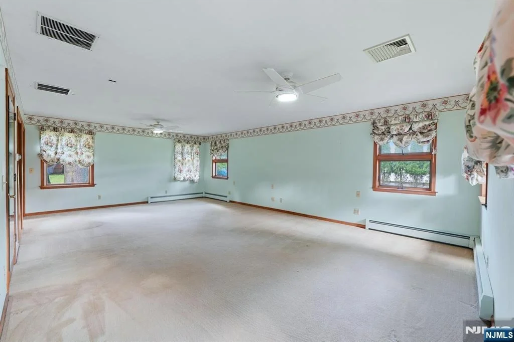 Photo of 23 Glendale