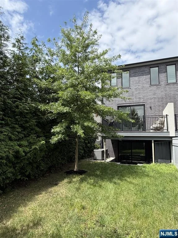 Photo of 1656 Maple