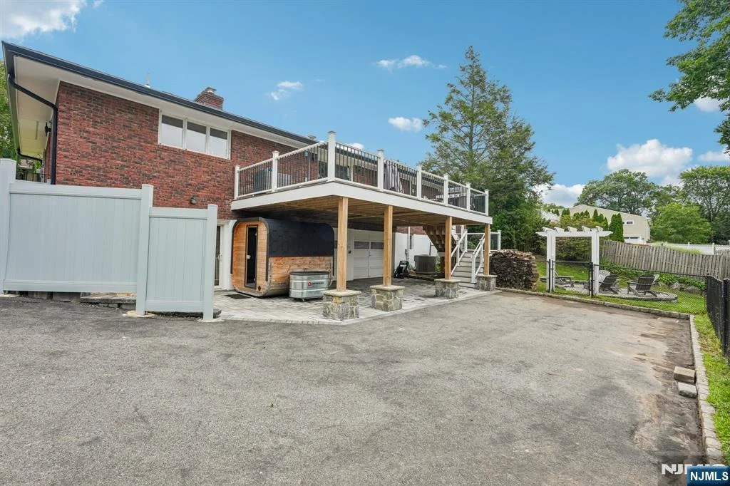 Photo of 31 Surrey