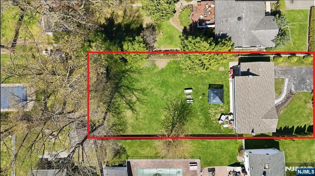 Photo of 345 Saddle River