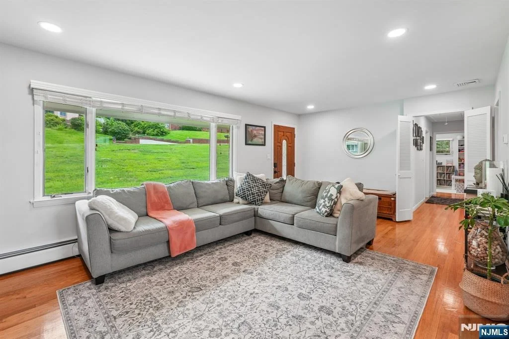 Photo of 31 Surrey