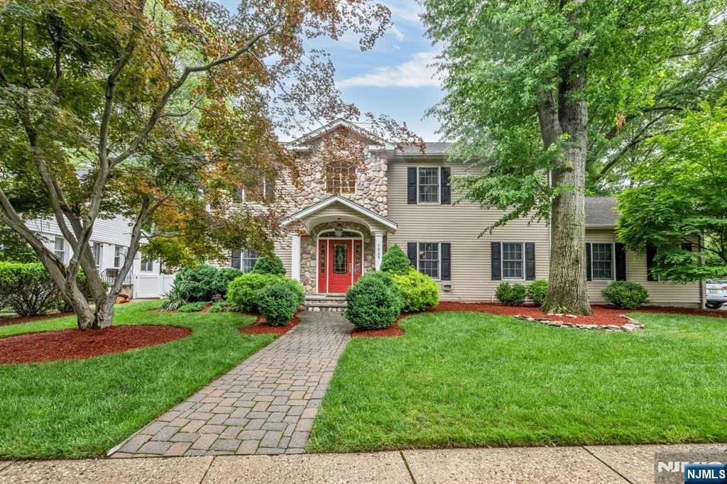 Photo of 1025 Maple