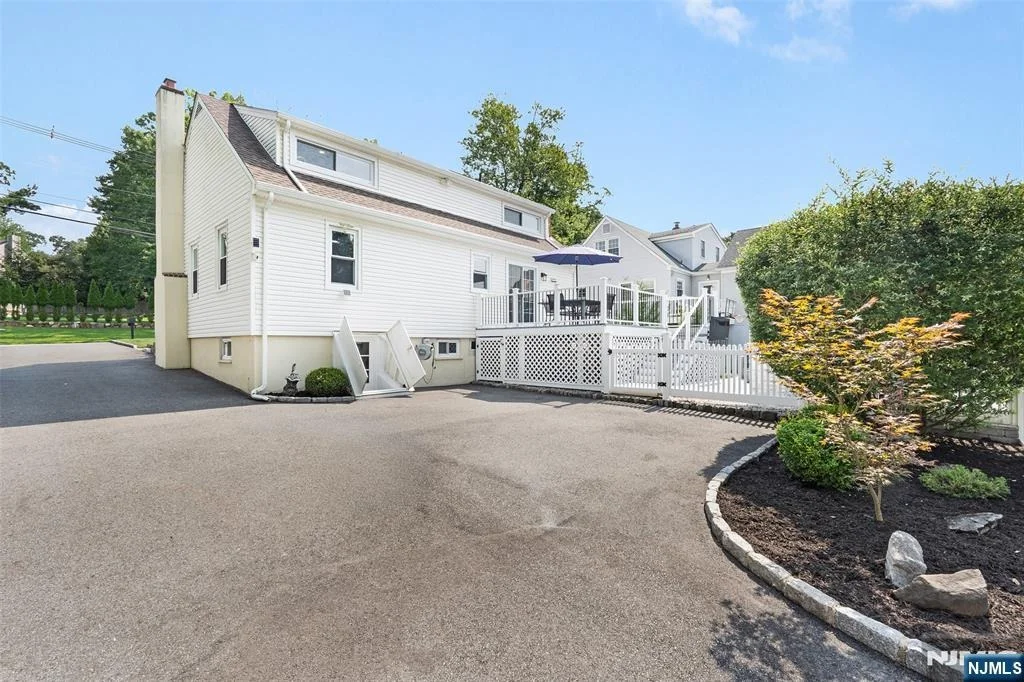 Photo of 33 Beverly