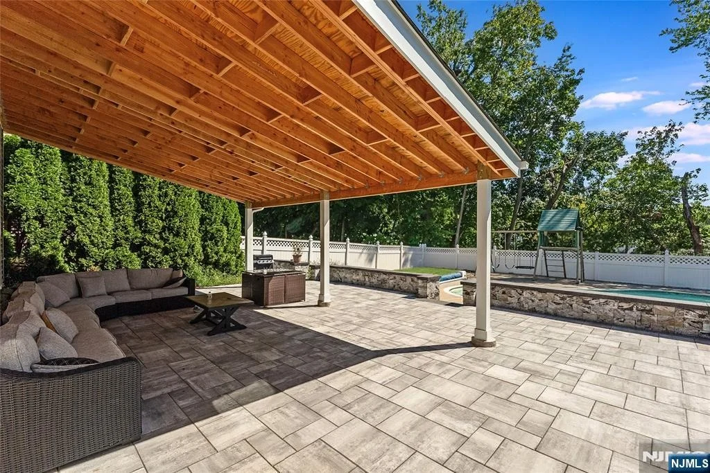 Photo of 64 Spring Valley