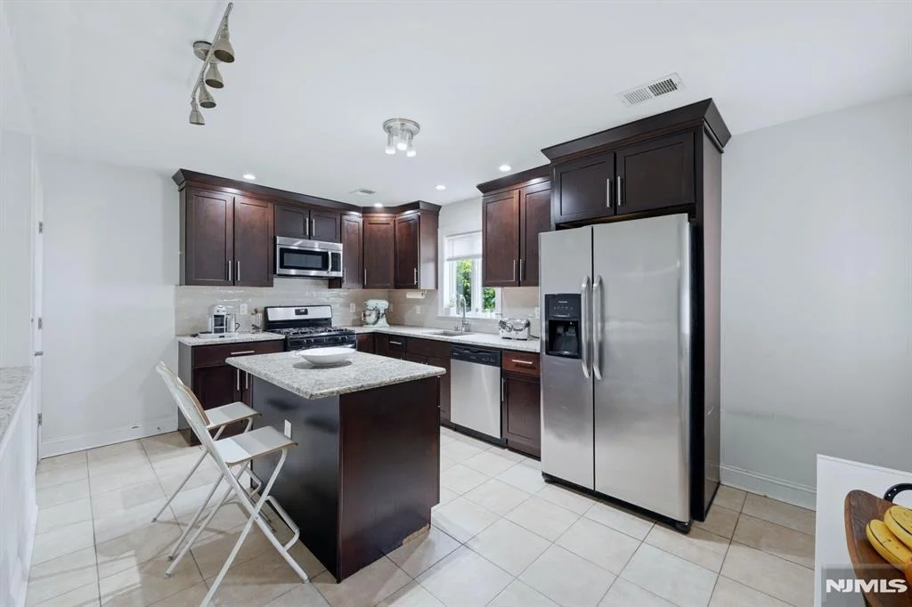 Photo of 647-649 Devon
