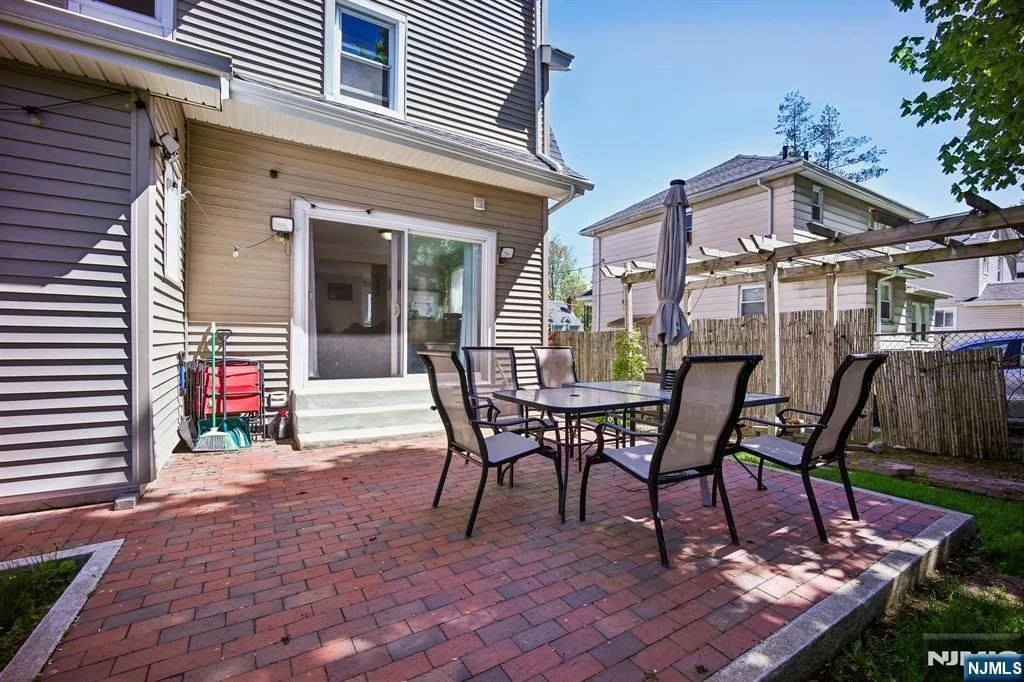 Photo of 1494 Endicott