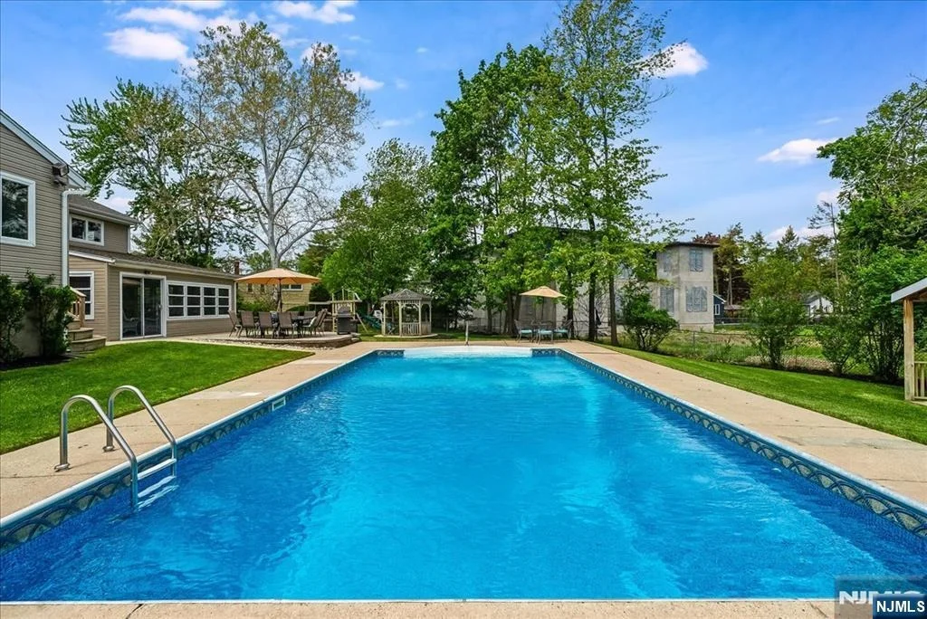 Photo of 670 Swathmore