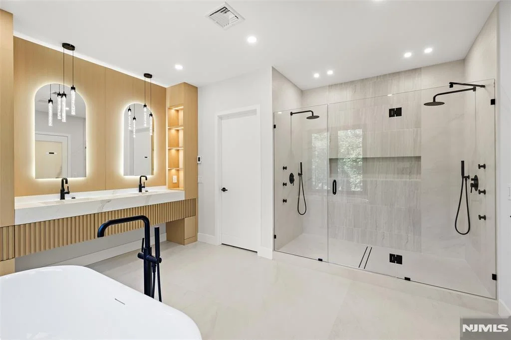 Photo of 302 Pine