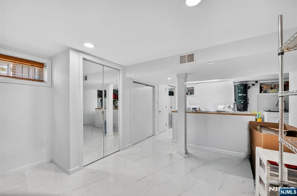 Photo of 413 Maple Hill