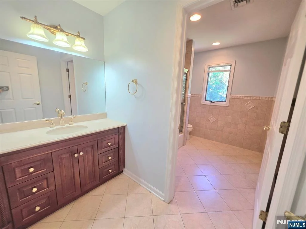 Photo of 335 Bullard