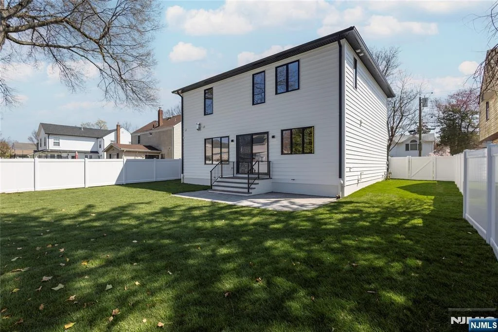 Photo of 395 Hickory