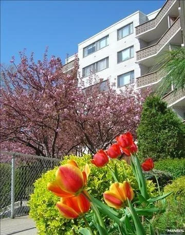 Photo of 1375 River