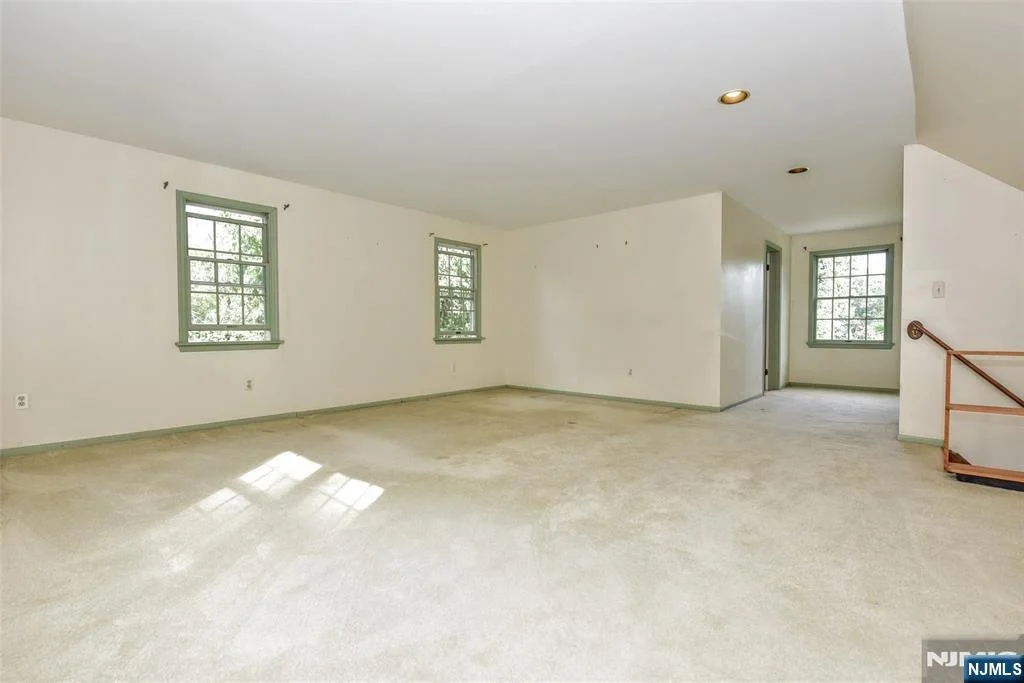 Photo of 497 W Saddle River