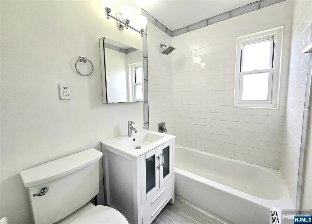 Photo of 465 Maple Hill