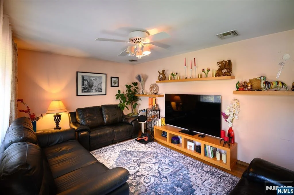 Photo of 271 S Boulevard