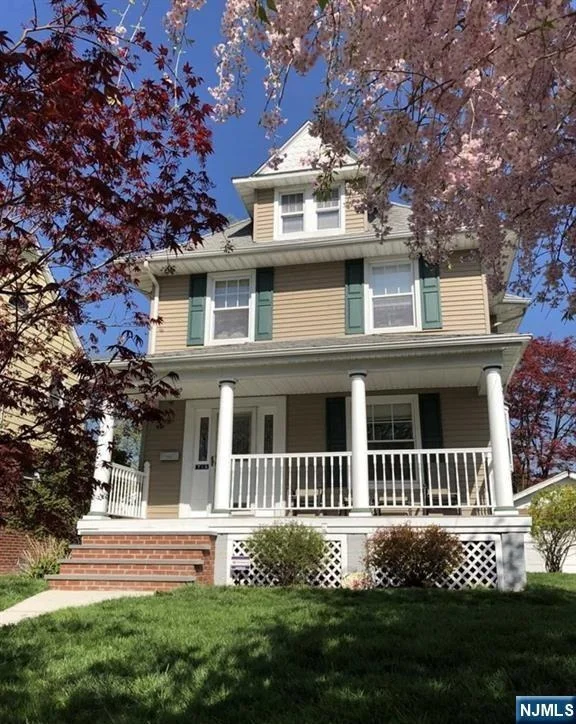 Photo of 75 Pine