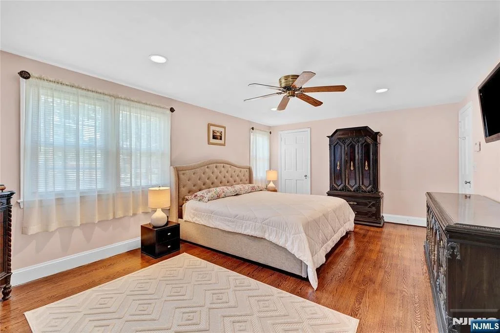 Photo of 351 Orient